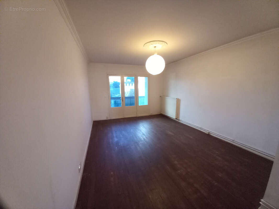 Appartement à FUMEL