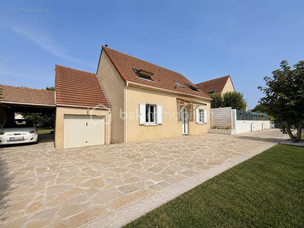 Maison à CLAYE-SOUILLY