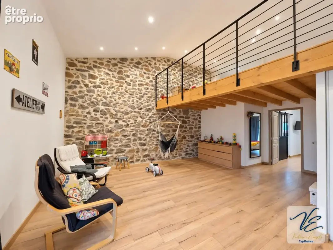 À azille – maison bourgeoise rénovée de 259 m² avec 5 chambres, jardin piscinable, puits et garage - photo 13