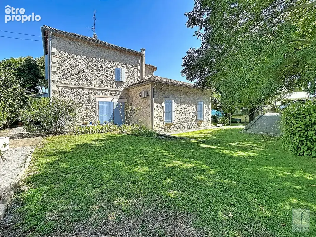 Maison de charme de 257 m², avec piscine et terrain arborée - photo 4