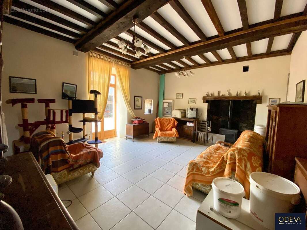 Maison à CONDE-SUR-VIRE