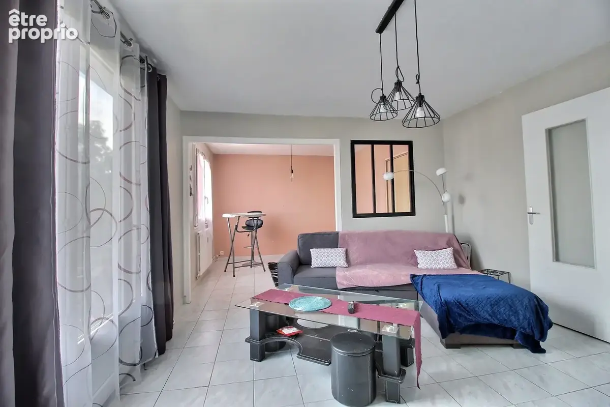 Appartement à TOURY