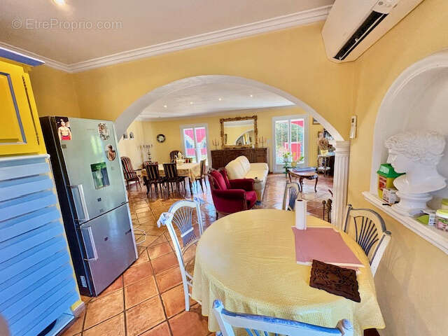 Maison à SAINT-CEZAIRE-SUR-SIAGNE