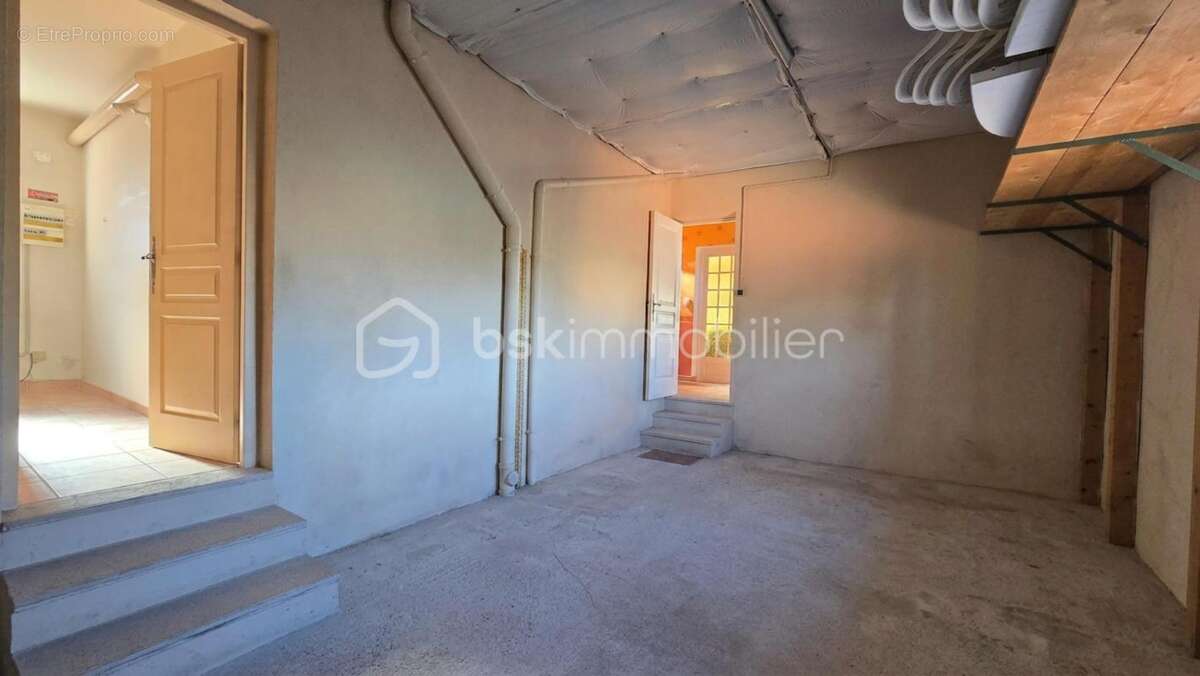 Maison T4 avec panneaux solaires, double garage et jardin - photo 16