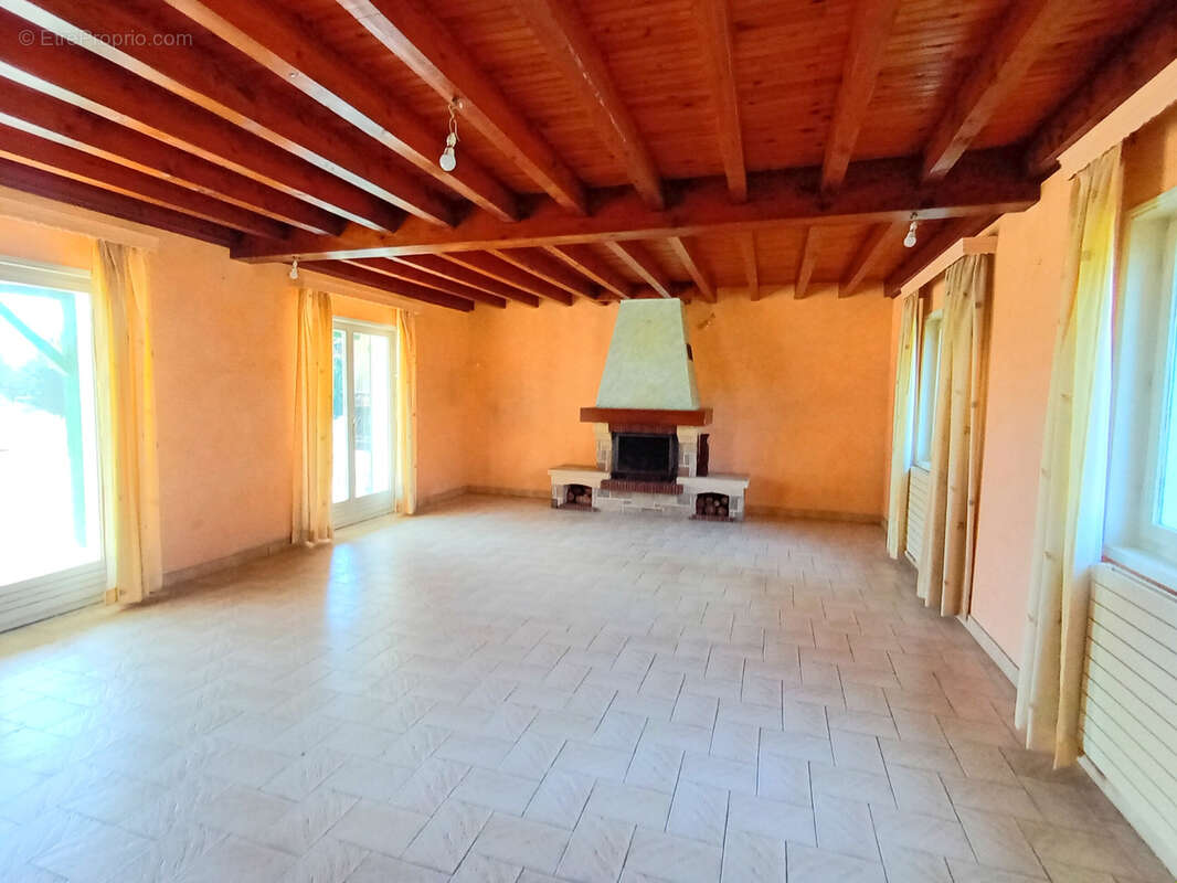Maison à VEAUCHE