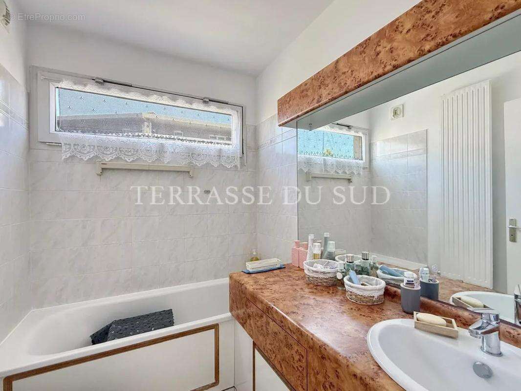 Appartement à MARSEILLE-6E