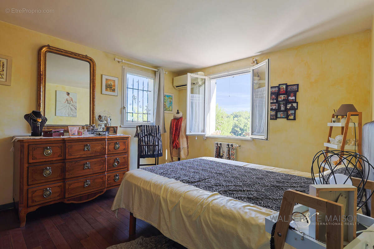 Maison à LE REVEST-LES-EAUX