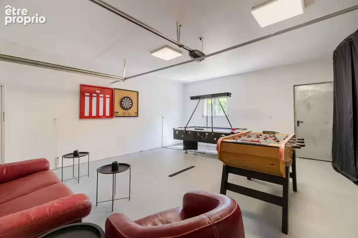 Maison - 5 Chambres - Double garage - Espace bien être - Piscine - Terrasse - Pergola - photo 13