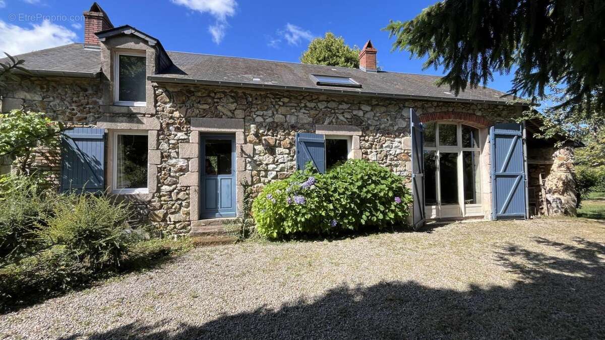 Maison à LAROCHEMILLAY