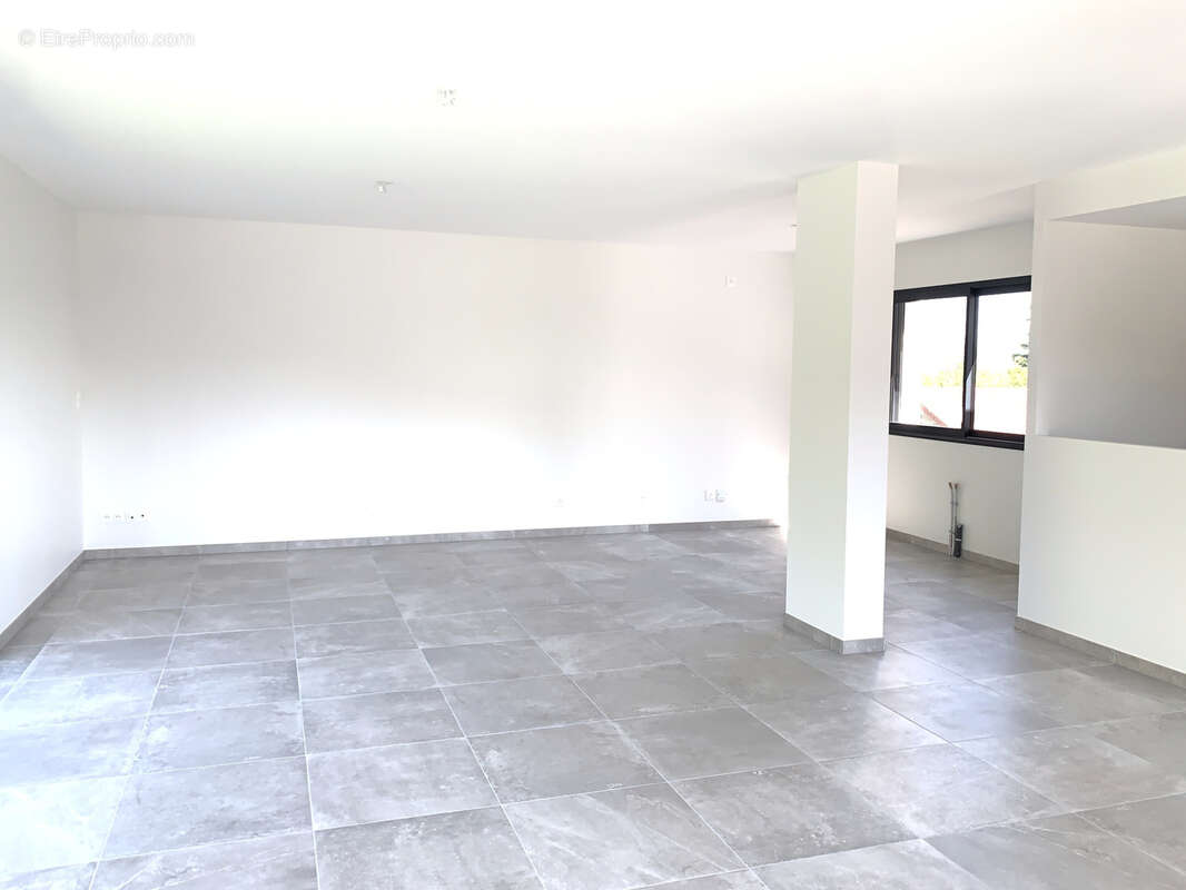 Maison à PERIGNAT-LES-SARLIEVE