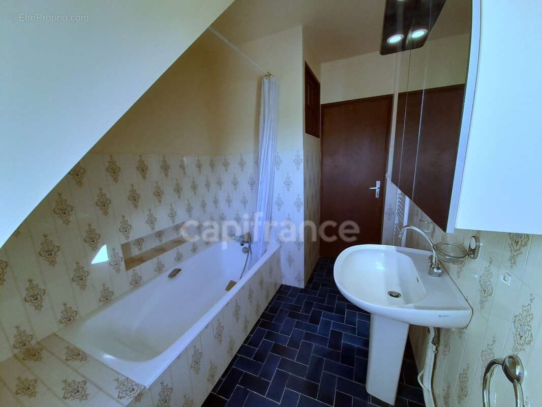 Maison à vendre 6 pièces QUEMENEVEN (29180) 157.79 m2- 4 chambres - 1 sous-sol total- 1 véranda - parcelle de 1080m2 - photo 10