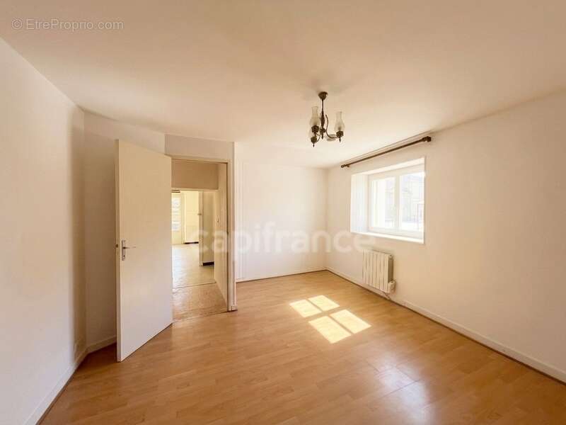 Ensemble immobilier de 131 m² - Terrain constructible et fort potentiel - Chepniers (17) - photo 10
