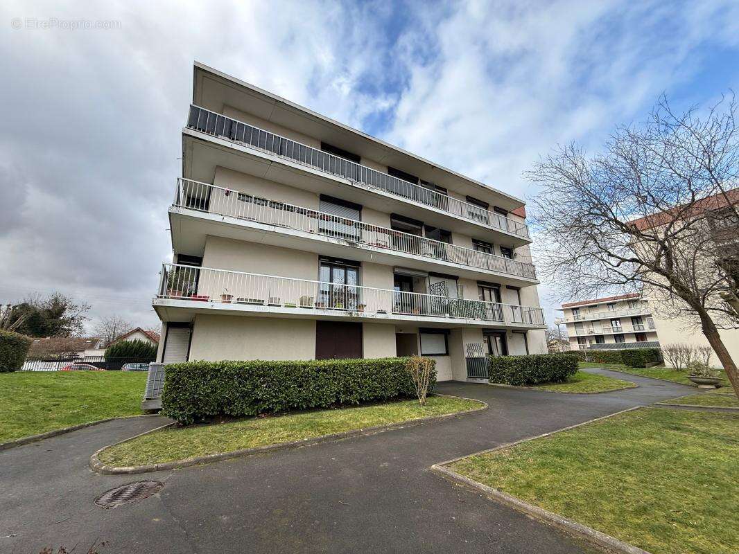 Appartement à VAUJOURS