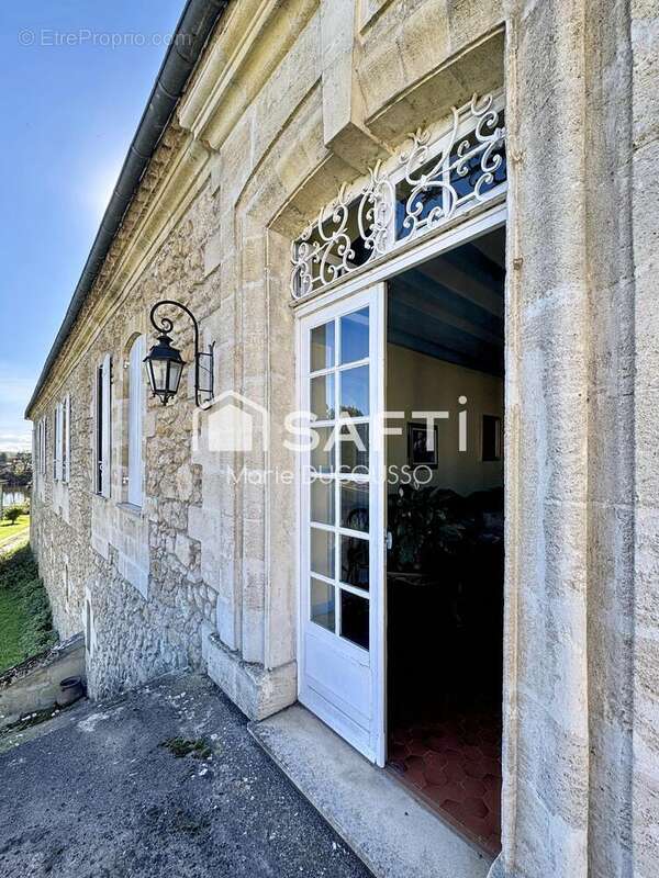 Maison 343 m² à Castillon-La-Bataille  - photo 4