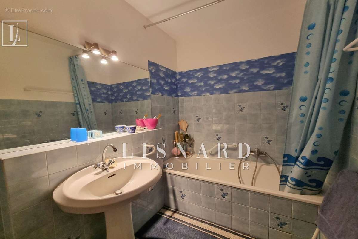 Appartement à VALLAURIS