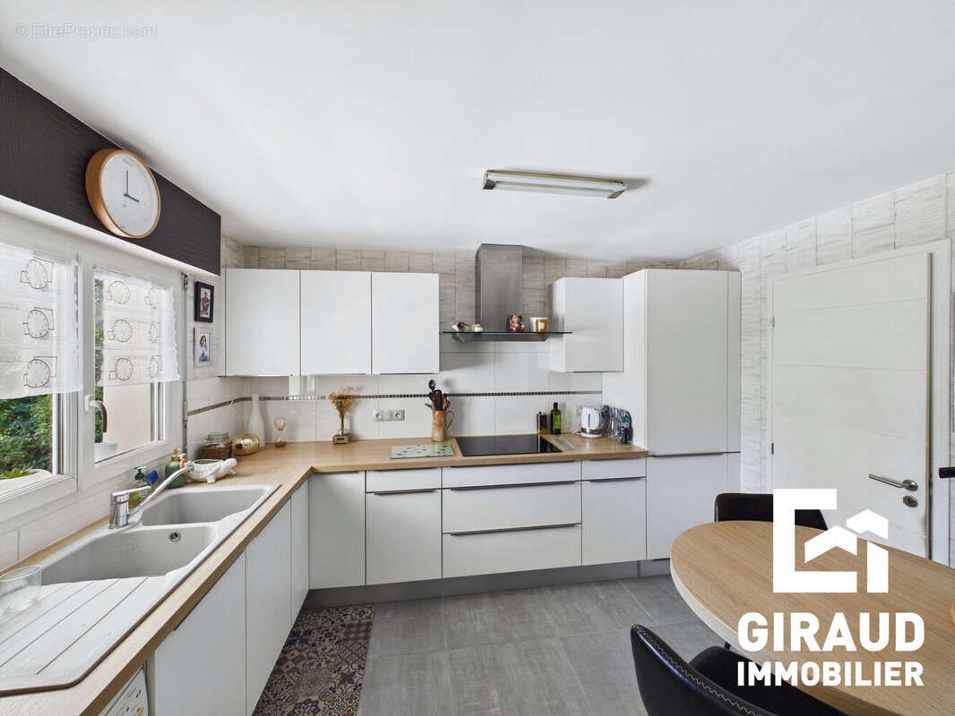 Maison 95 m² à Vouille  - photo 6