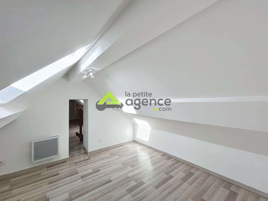 Maison à LAVAVEIX-LES-MINES