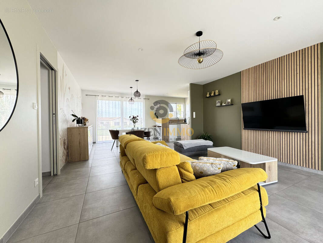 Maison à SECONDIGNY