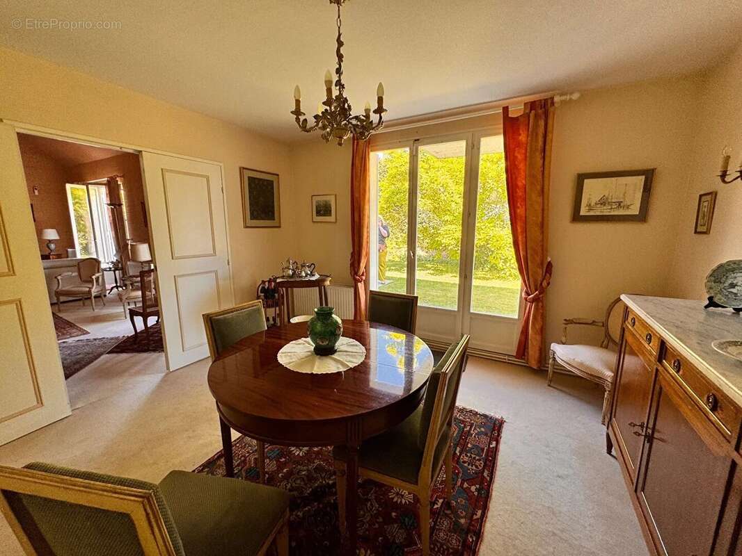 Maison à SAINT-NOM-LA-BRETECHE