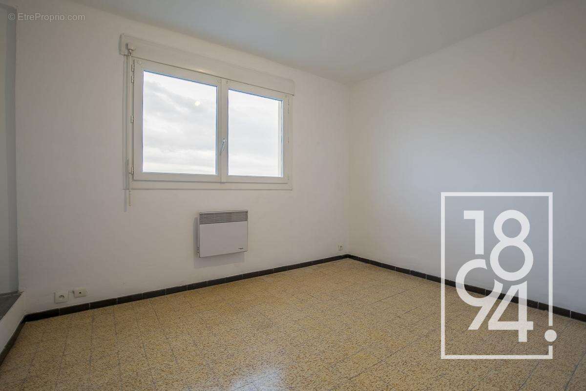 Appartement à MARSEILLE-4E