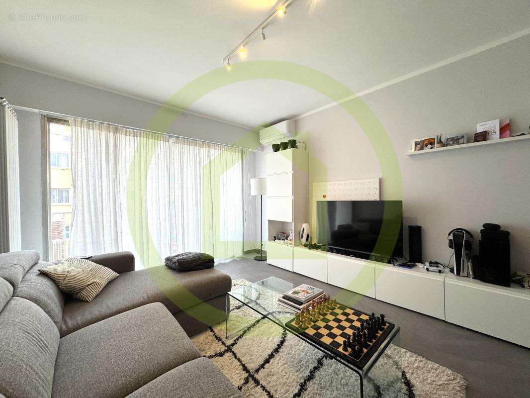 Appartement à ROQUEBRUNE-CAP-MARTIN