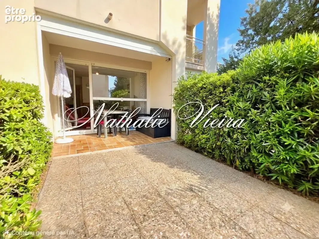 Studio cabine en rez-de-jardin avec terrasse, cour privative et parking    Carnon Ouest - photo 3