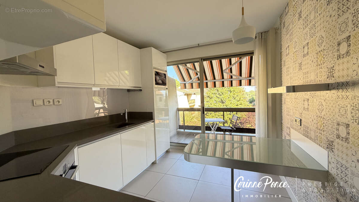 Nimes centre quartier residentiel cigale superbe appartement p5 terrasses cave parking prive dans residence av - photo 2