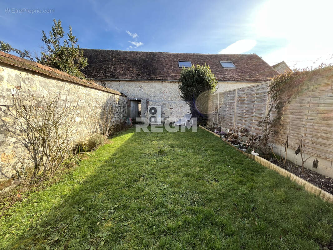 Maison à LA CHAPELLE-LA-REINE