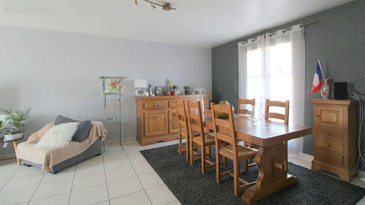 Maison à CHERISY