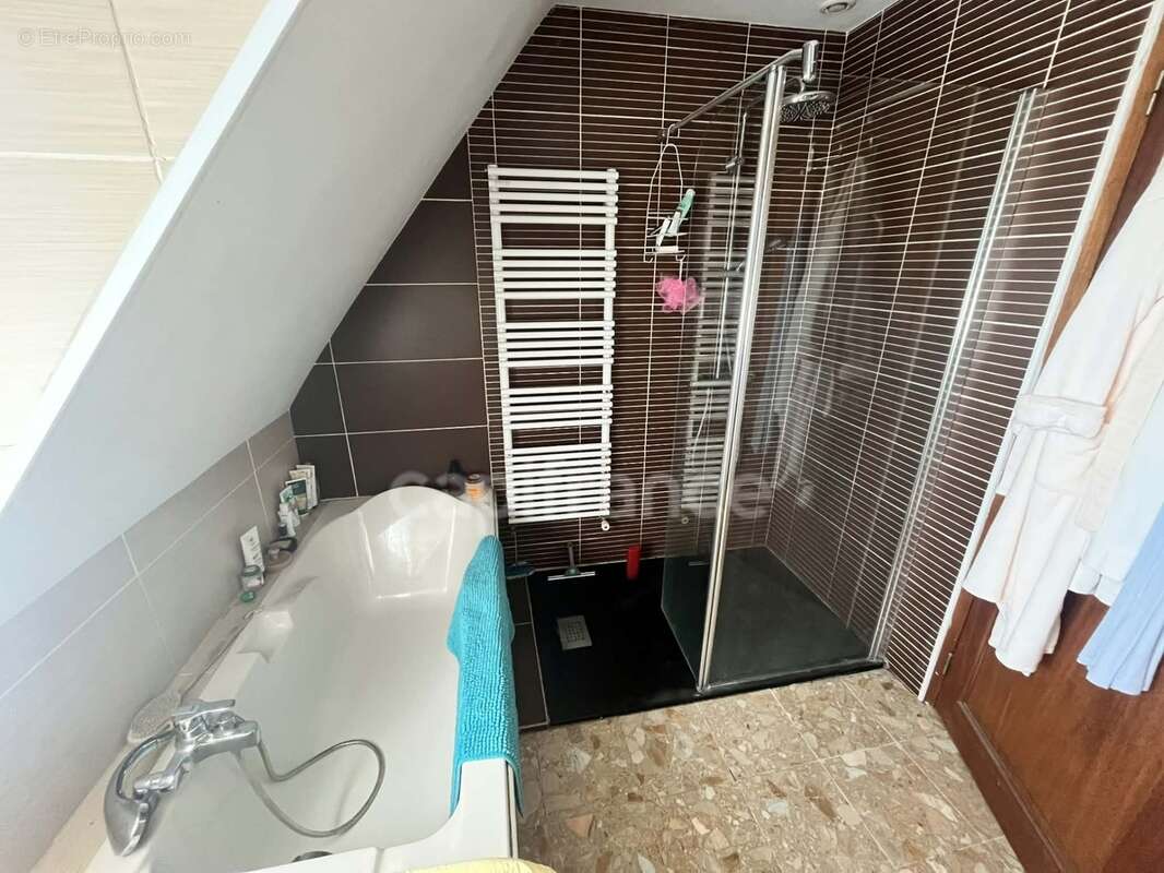Maison en pierre avec plus d’un hectare de terrain – Berrien - photo 10