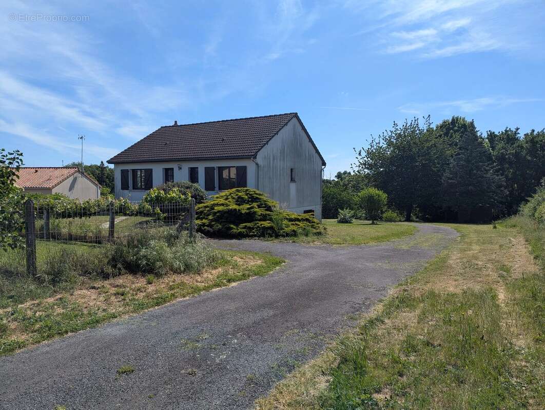 Maison à MONTMORILLON