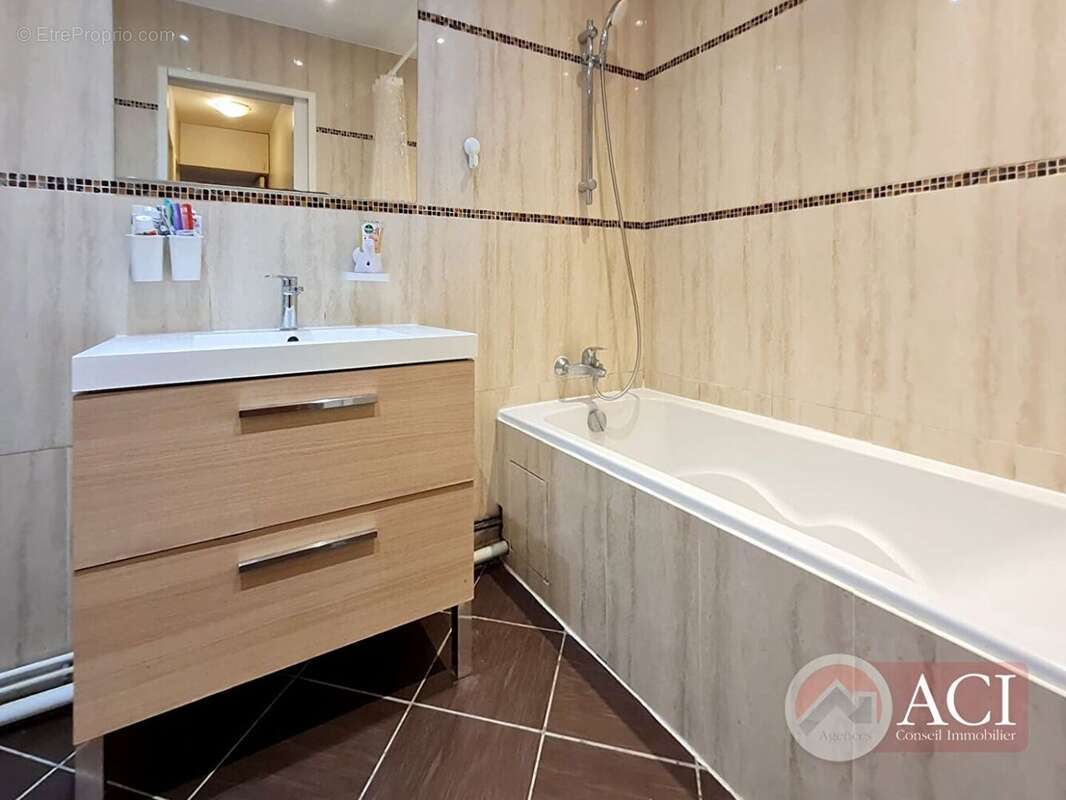 56225841e.jpg - Appartement à GROSLAY