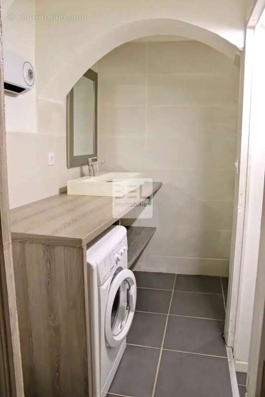 Appartement à LAUDUN-L'ARDOISE