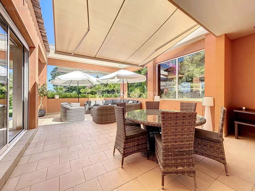 Maison à MANDELIEU-LA-NAPOULE