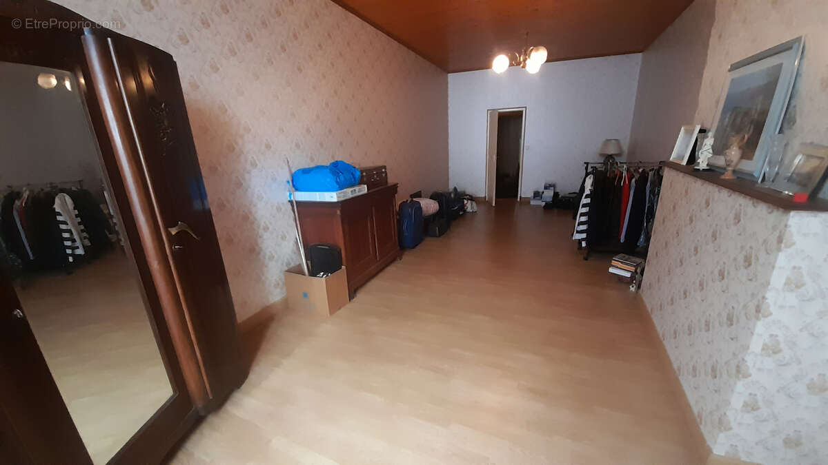 Maison à SAINT-LEONARD-DE-NOBLAT