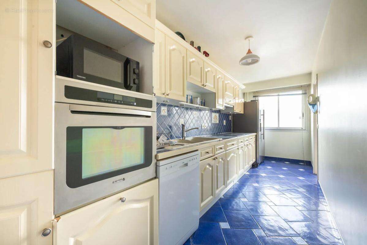 Appartement à COURBEVOIE