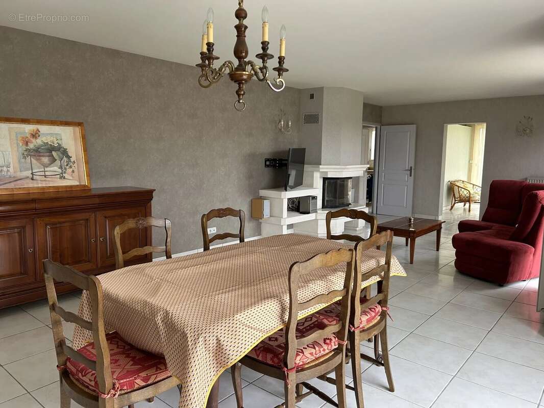 Maison à COURLAY