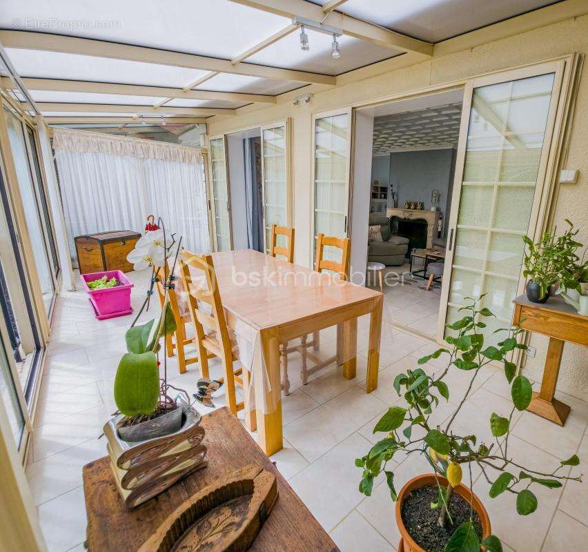 Maison à FONTAINE-LE-PORT