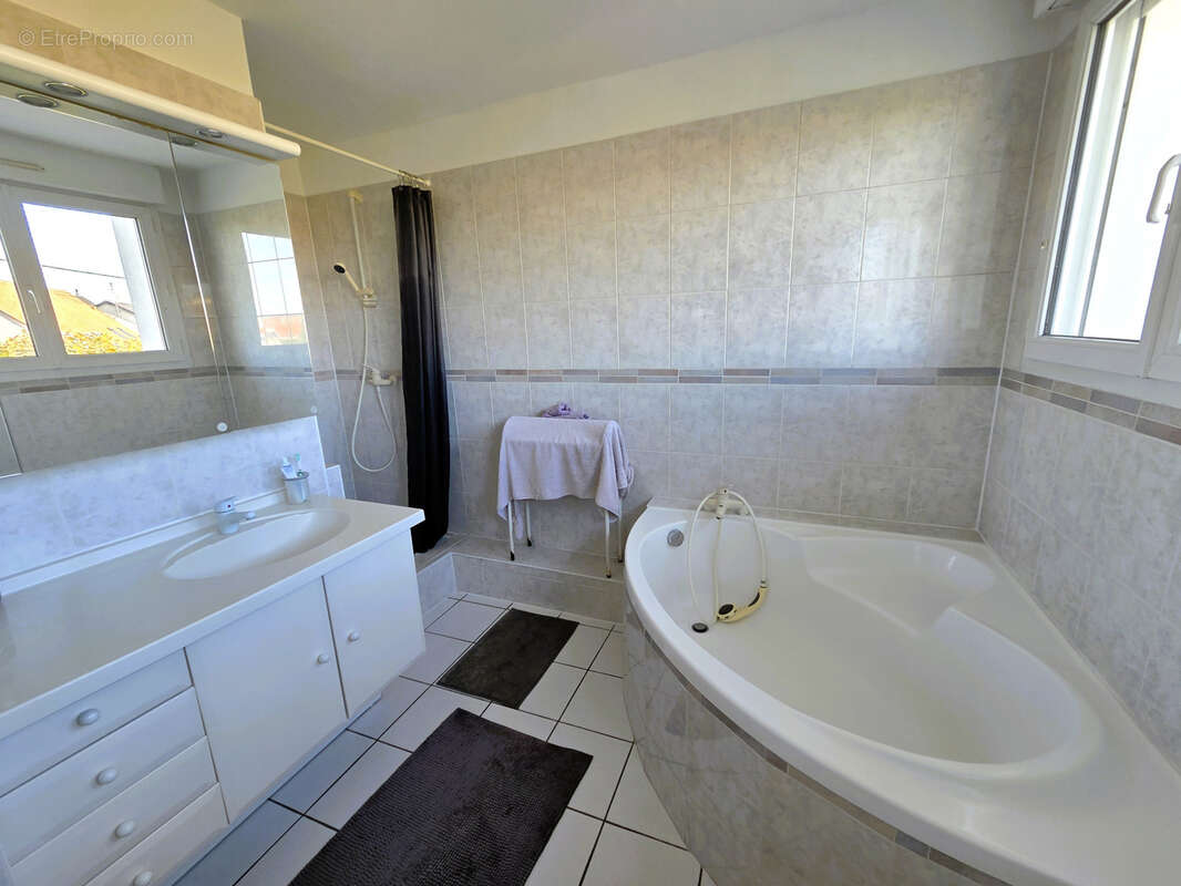 Maison à PARAY-VIEILLE-POSTE