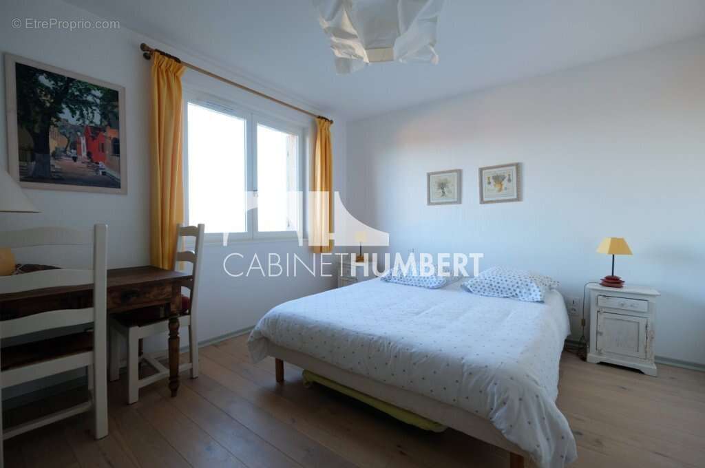 Maison à SAINT-BONNET-LES-OULES