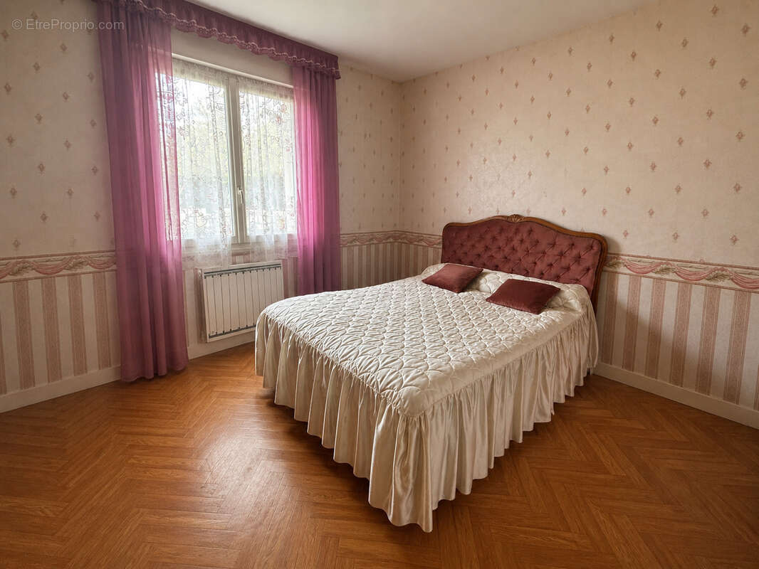 Maison à NAZELLES-NEGRON