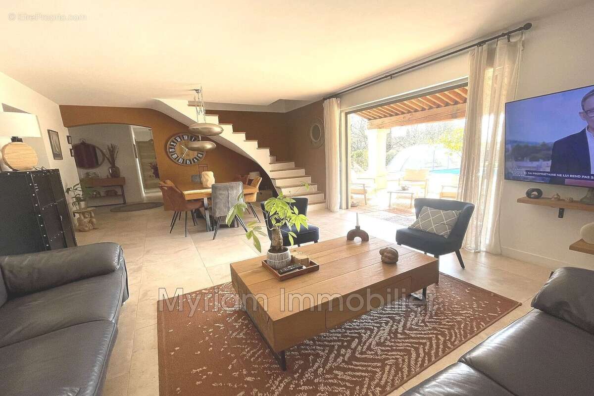 Maison à SAINT-CEZAIRE-SUR-SIAGNE