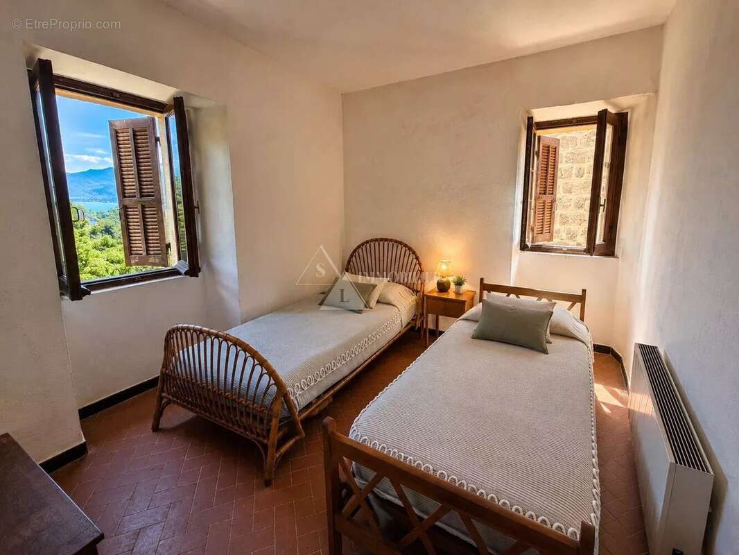 Maison de village a renover - toiture neuve - zoza - photo 2