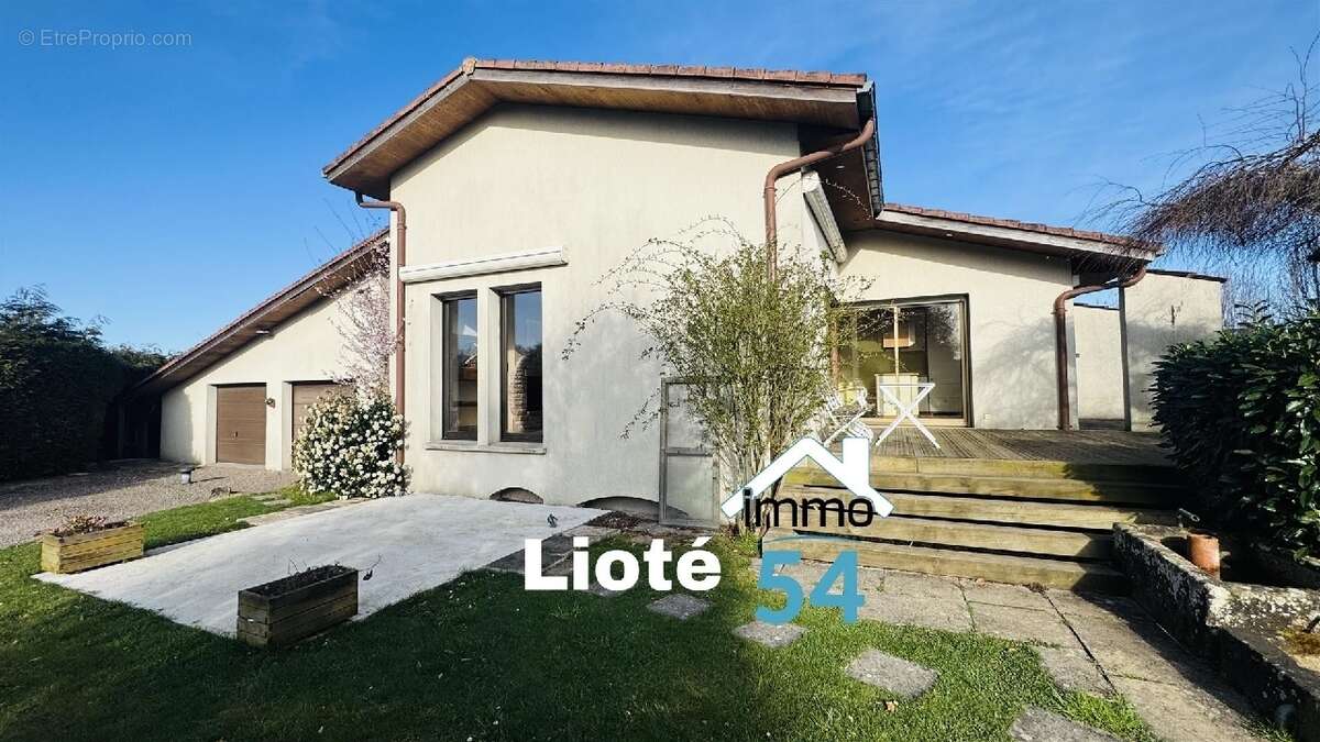 Maison à CREVECHAMPS