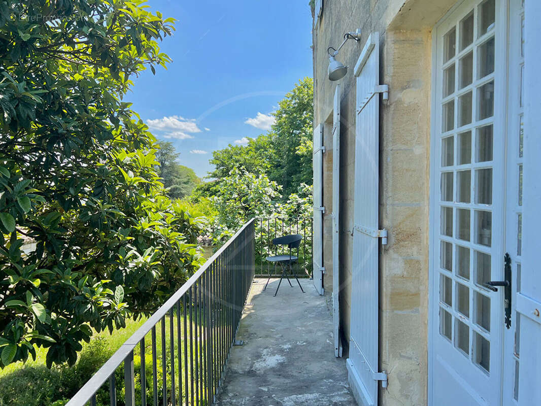 Maison à SAINT-EMILION