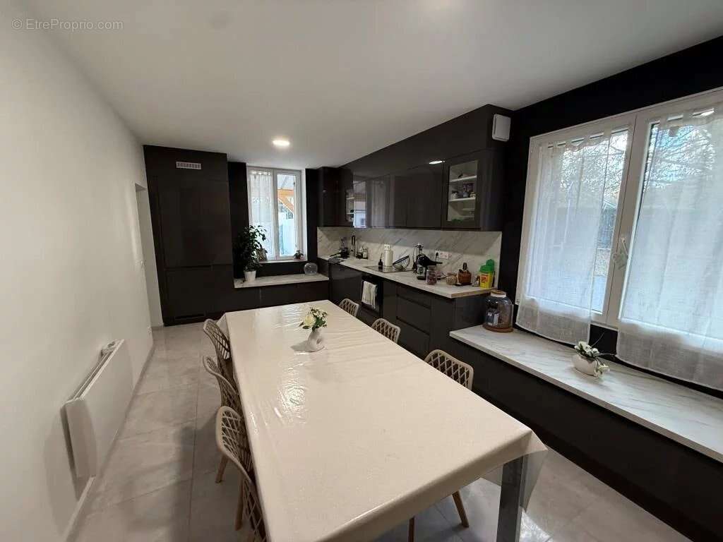 Maison à SAINT-YZAN-DE-SOUDIAC