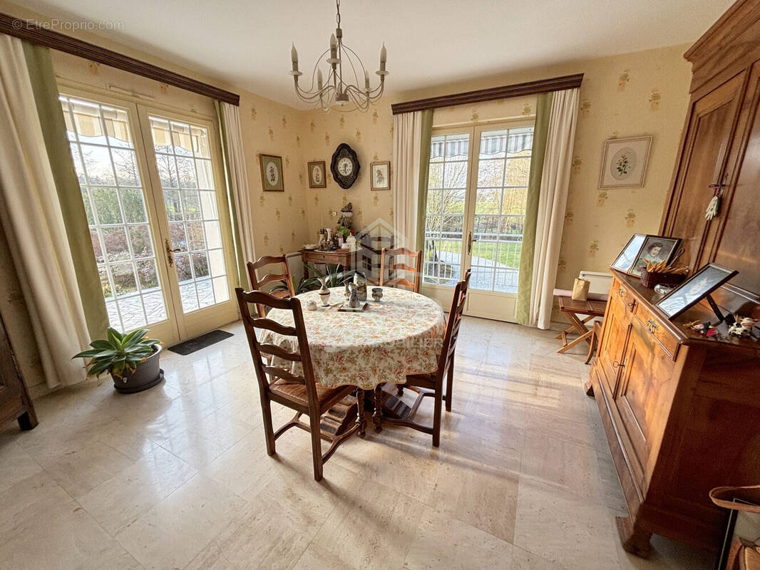 Maison à SAINTE-MAURE-DE-TOURAINE