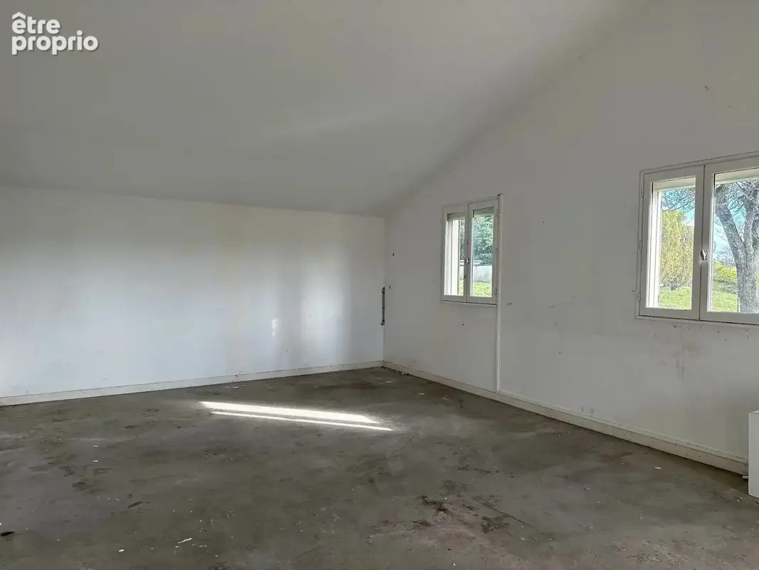 Maison de plain-pied avec grand jardin et piscine - photo 21
