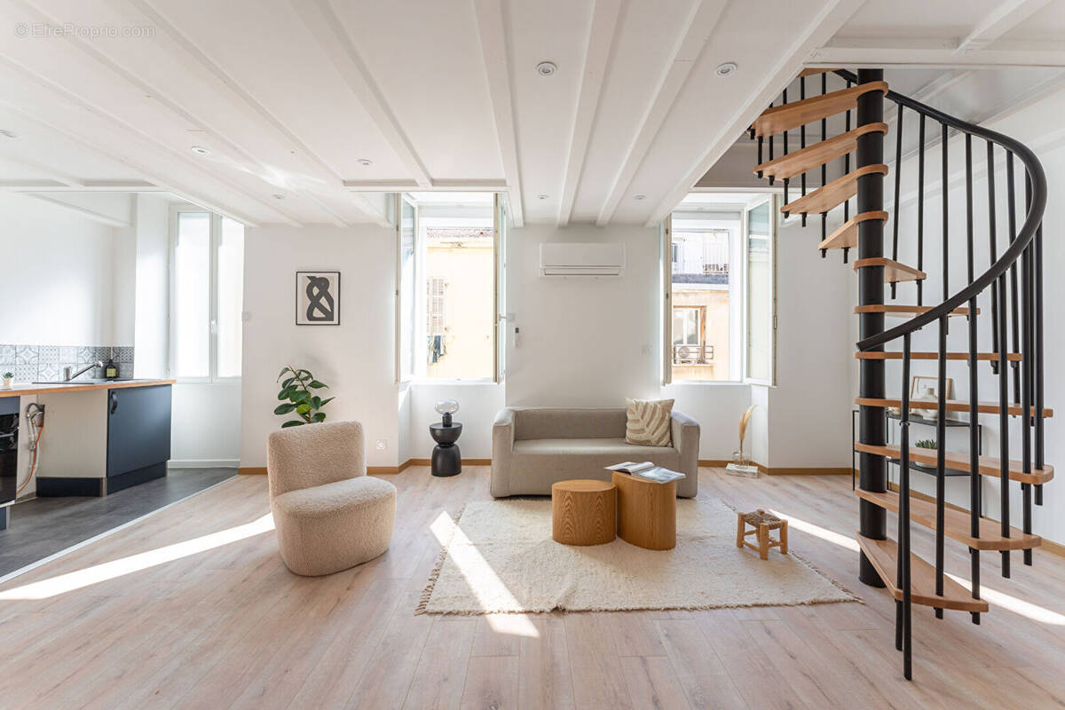 Appartement à MARSEILLE-2E