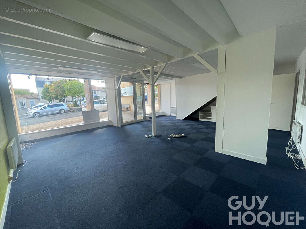 Commerce à JAUNAY-CLAN